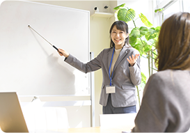 採用後は必ずマナー研修を実施。